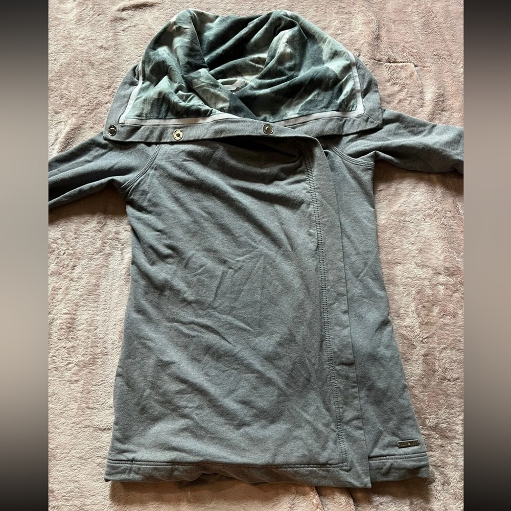Lululemon Black Wrap Jacket Snap Shawl Collar Oscar Wilde Quote Size‎ 4